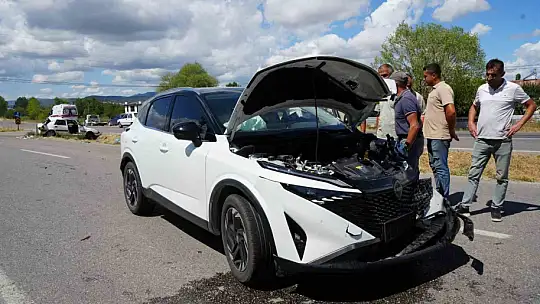 Cip ile otomobil çarpıştı: 1'i ağır 5 yaralı