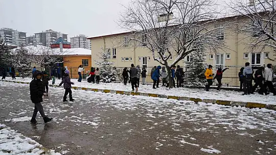 Kastamonu'da çocukların kar sevinci