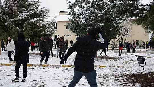 Kastamonu'da çocukların kar sevinci