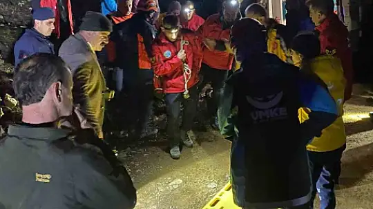 Kastamonu'da dağlık alanda uçurumdan düşen genç için ekipler seferber oldu