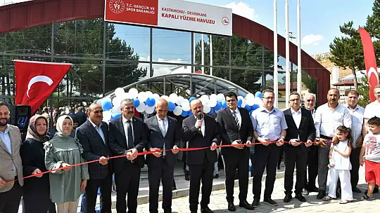 Kastamonu'da, Devrekani Kapalı Yüzme Havuzu hizmete açıldı
