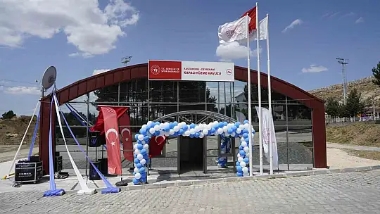 Kastamonu'da, Devrekani Kapalı Yüzme Havuzu hizmete açıldı