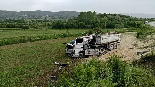Kastamonu'da devrilen hafriyat kamyonunun sürücüsü yaralandı