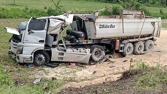 Kastamonu'da devrilen hafriyat kamyonunun sürücüsü yaralandı
