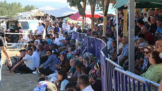 Kastamonu'da düzenlenen at yarışlarına yoğun ilgi