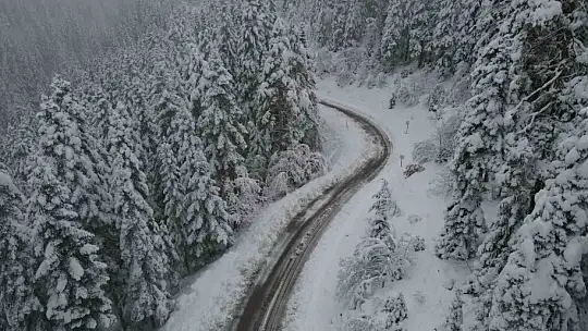 Kastamonu'da ekiplerin köy yollarındaki zorlu karla mücadelesi başladı