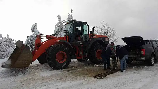 Kastamonu'da ekiplerin köy yollarındaki zorlu karla mücadelesi başladı