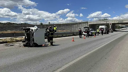 Kastamonu'da hafif ticari araç yan yattı: 2 yaralı