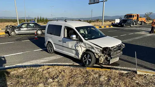 Kastamonu'da hafif ticari araç ile otomobil çarpıştı: 2 yaralı