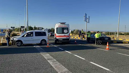 Kastamonu'da hafif ticari araç ile otomobil çarpıştı: 2 yaralı