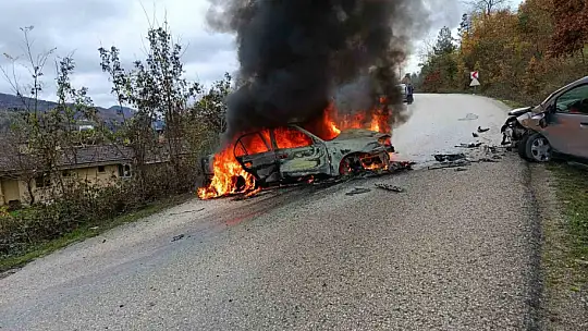 Kastamonu'da hafif ticari araç ile otomobil çarpıştı: 2 yaralı