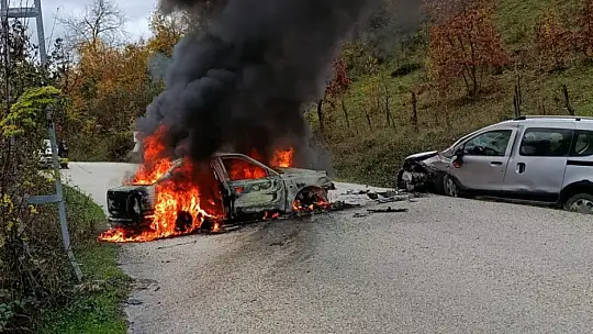 Kastamonu'da hafif ticari araç ile otomobil çarpıştı: 2 yaralı