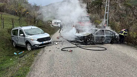 Kastamonu'da hafif ticari araç ile otomobil çarpıştı: 2 yaralı