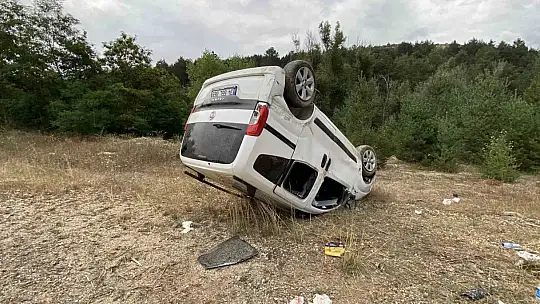 Kastamonu'da hafif ticari araç takla attı: 4 yaralı