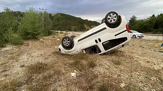 Kastamonu'da hafif ticari araç takla attı: 4 yaralı