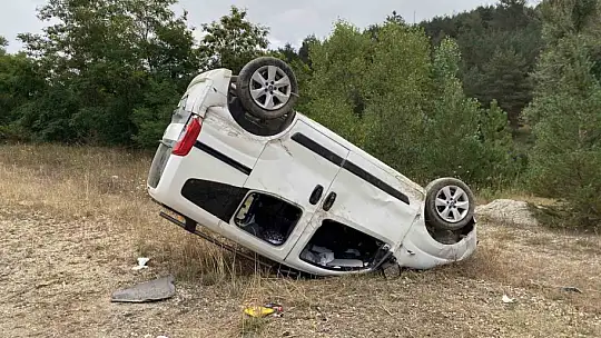Kastamonu'da hafif ticari araç takla attı: 4 yaralı
