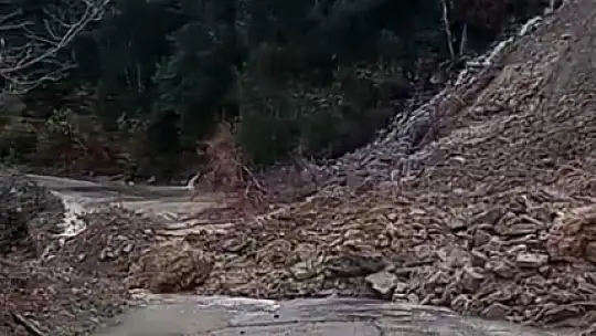 Kastamonu'da heyelan: İnebolu-Doğanyurt-Cide karayolu ulaşıma kapandı