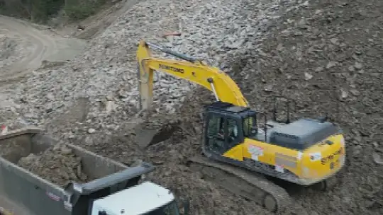 Kastamonu'da heyelan nedeniyle ulaşıma kapanan yolda çalışmalar sürüyor