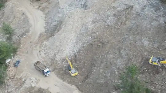 Kastamonu'da heyelan nedeniyle ulaşıma kapanan yolda çalışmalar sürüyor