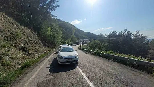 Kastamonu'da heyelan nedeniyle kara yolu ulaşıma kapandı