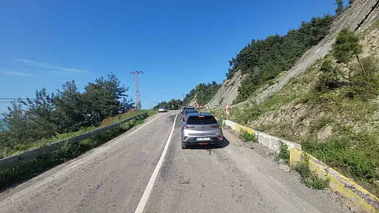 Kastamonu'da heyelan nedeniyle kara yolu ulaşıma kapandı