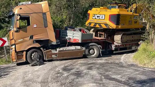 Kastamonu'da heyelan nedeniyle 14 aydır ulaşıma kapalı olan yol için vatandaşlardan tepki