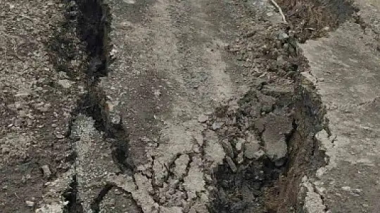 Kastamonu'da heyelan sebebiyle yol çöktü