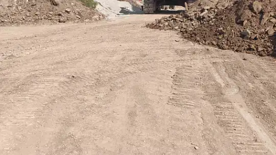 Kastamonu'da heyelan sebebiyle yol ulaşıma kapandı