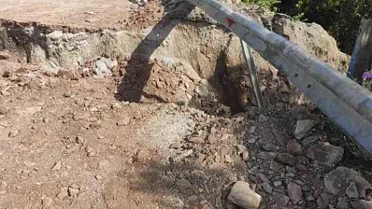 Kastamonu'da heyelan sebebiyle yol ulaşıma kapandı