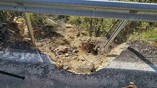 Kastamonu'da heyelanlar sahil yolunda tehlike oluşturuyor