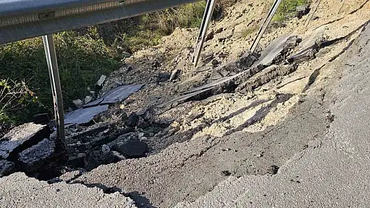 Kastamonu'da heyelanlar sahil yolunda tehlike oluşturuyor
