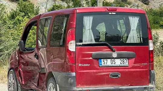 Kastamonu'da iki hafif ticari araç çarpıştı: 1 yaralı
