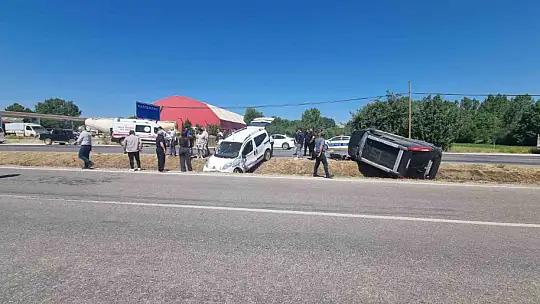 Kastamonu'da iki hafif ticari araç çarpıştı: 4 yaralı