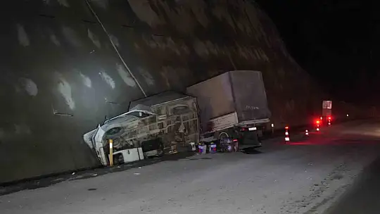 Kastamonu'da iki kamyonet çarpıştı: 9 yaralı