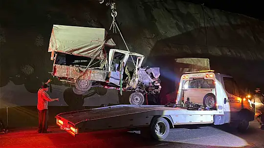 Kastamonu'da iki kamyonet çarpıştı: 9 yaralı