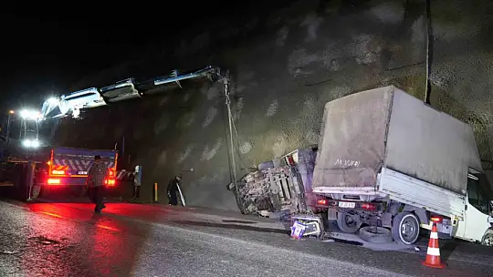 Kastamonu'da iki kamyonet çarpıştı: 9 yaralı