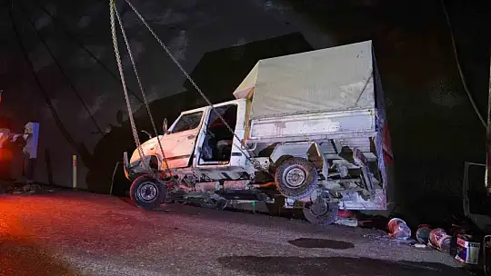 Kastamonu'da iki kamyonet çarpıştı: 9 yaralı