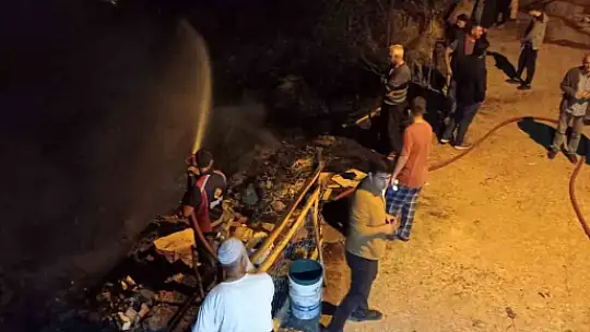 İki katlı ev yandı, aile pencereden atlayarak kurtuldu