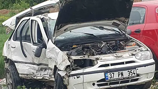 Kastamonu'da iki otomobil çarpıştı: 2 yaralı
