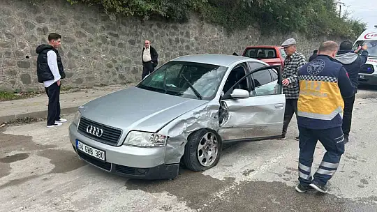 Kastamonu'da iki otomobil çarpıştı: 4 yaralı