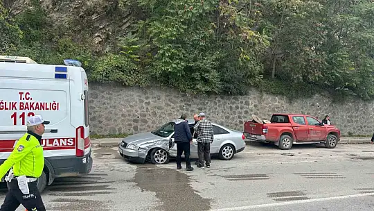 Kastamonu'da iki otomobil çarpıştı: 4 yaralı