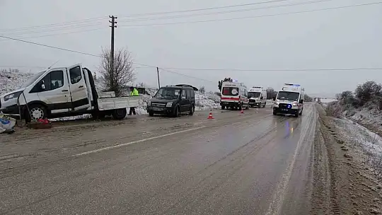 Kastamonu'da işçileri taşıyan kamyonet yan yattı: 7 yaralı