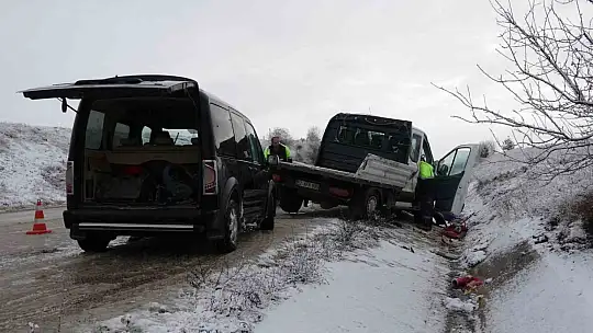 Kastamonu'da işçileri taşıyan kamyonet yan yattı: 7 yaralı