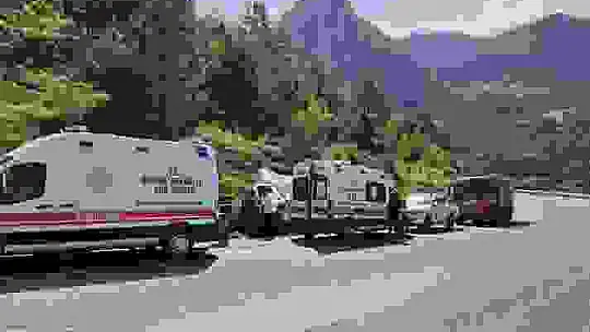 Kastamonu'da kamyon şarampole devrildi: 2 yaralı