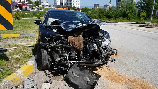 Kastamonu'da kamyonet ile otomobil çarpıştı: 3 yaralı