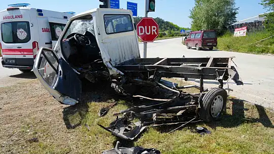 Kastamonu'da kamyonet ile otomobil çarpıştı: 3 yaralı
