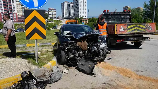 Kastamonu'da kamyonet ile otomobil çarpıştı: 3 yaralı