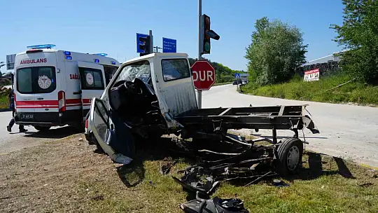 Kastamonu'da kamyonet ile otomobil çarpıştı: 3 yaralı