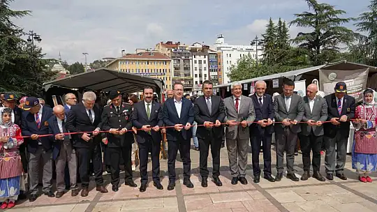 Kastamonu'da kursiyerlerin eserleri ve el emeği ürünleri beğeniye sunuldu