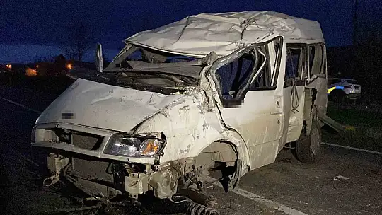 Kastamonu'da minibüs ile hafif ticari araç çarpıştı: 7 yaralı